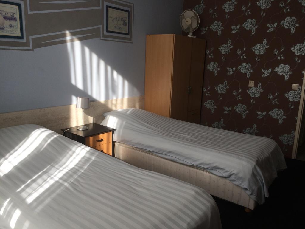 Hotel De Blauwe Vogel Bergen op Zoom Esterno foto