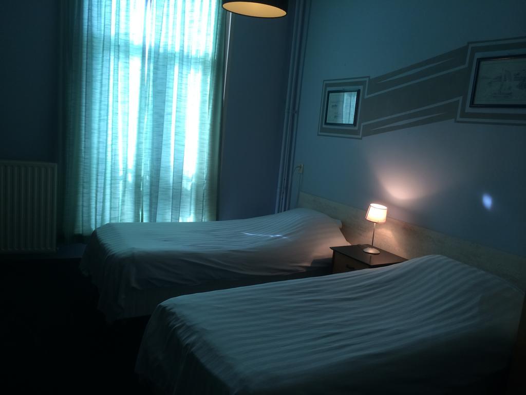 Hotel De Blauwe Vogel Bergen op Zoom Esterno foto